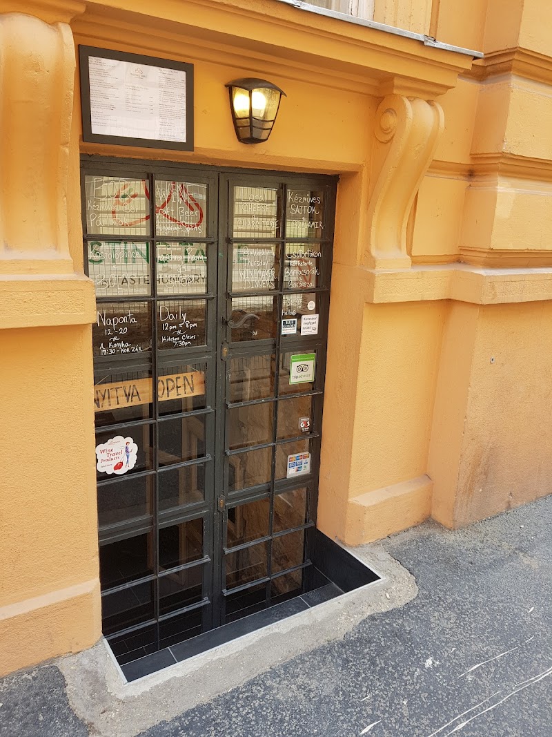 Tasting Table Budapest (Wine Shop)