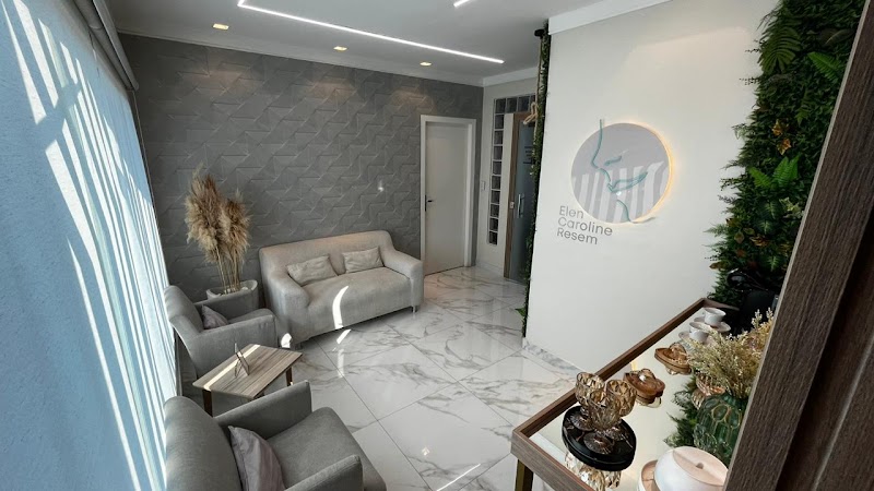 Dra. Caroline Resem - Cirurgiã-dentista Mestre em Ortodontia - foto 2