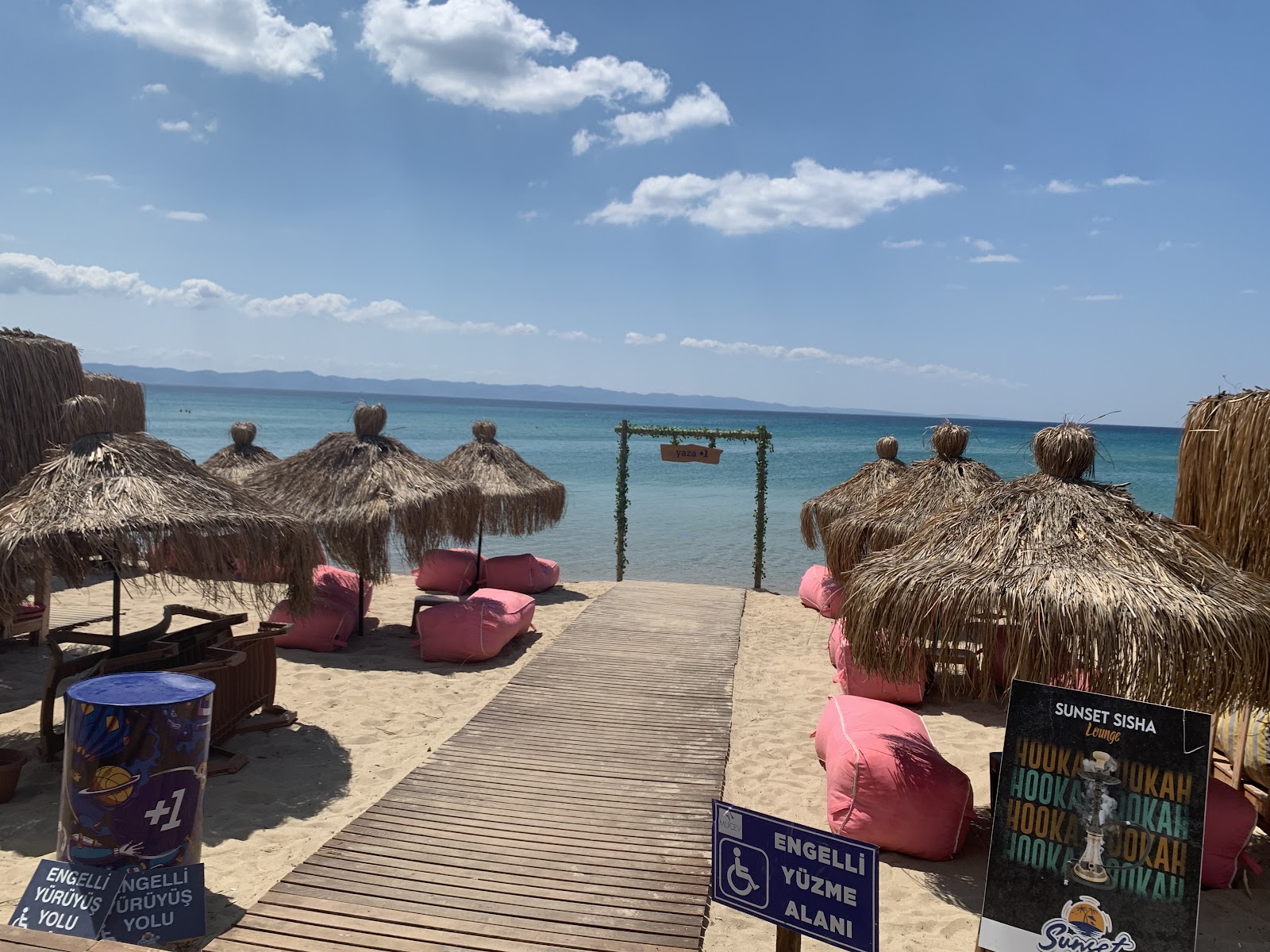 Sunset Beach Club mekanı