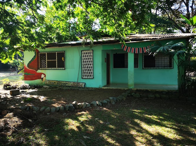 Clear River Hostel & Rentals