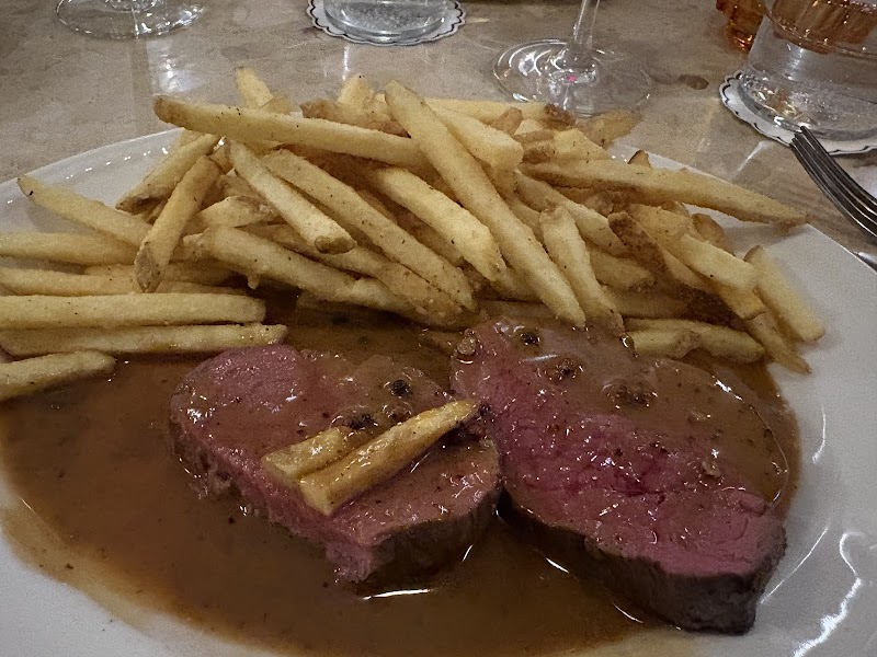 Loulou Bistro, Boulangerie & Traiteur photo 8