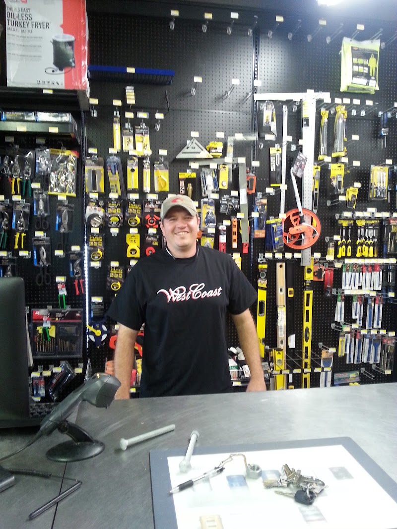 Martin Hardware photo