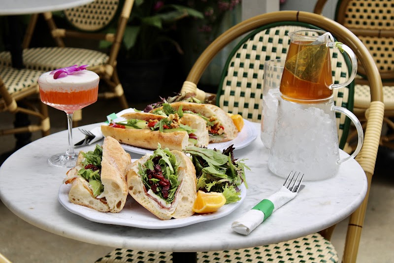 Le Petit Paris Cafe Southside photo 2