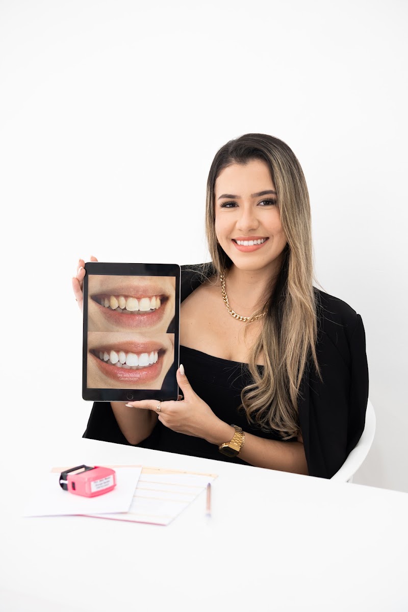 Dra Julia Maesse | Clareamento Dental & Ortodontia em Florianópolis/SC