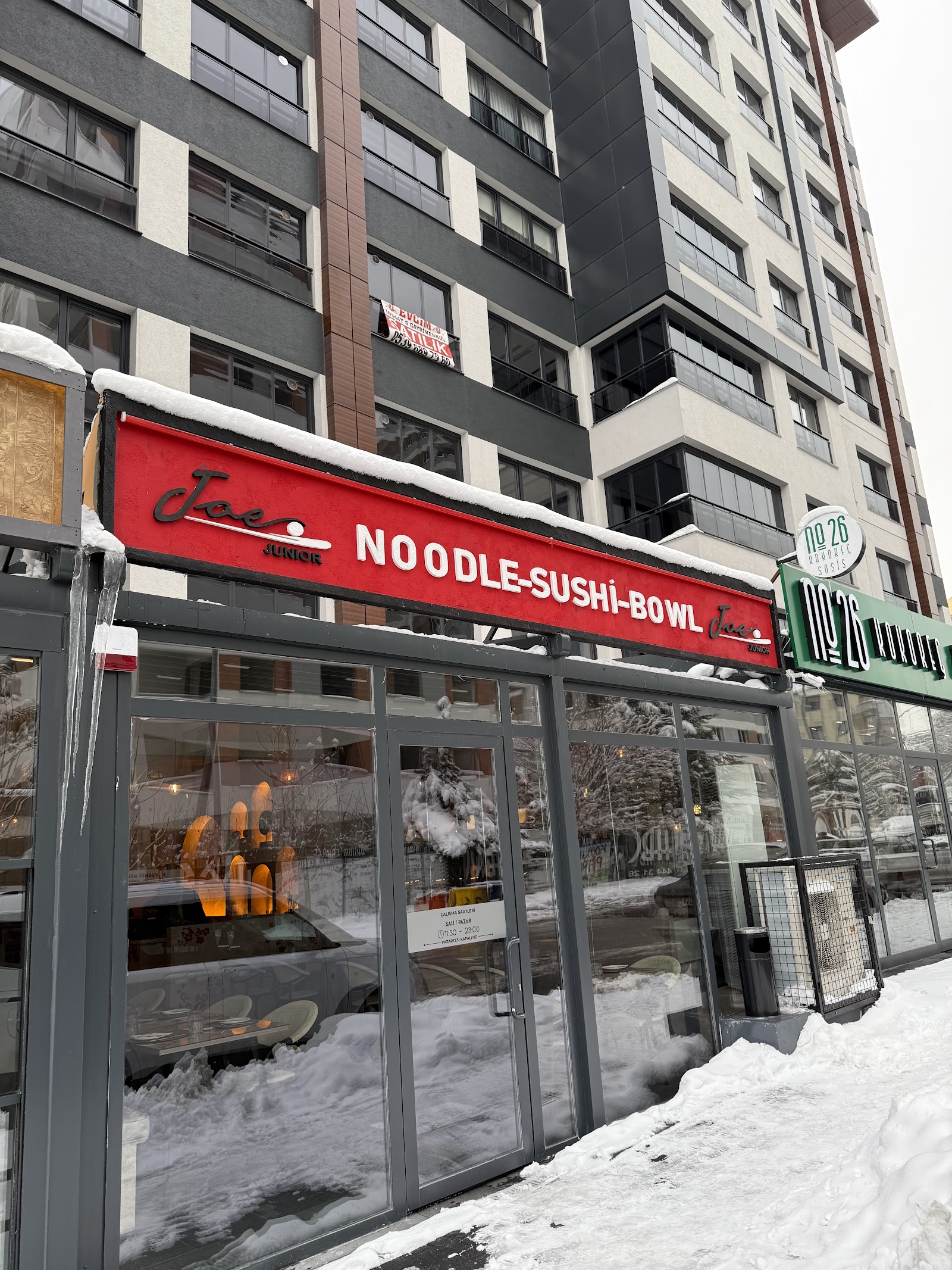 Jr Joe Sushi Bar mekanı