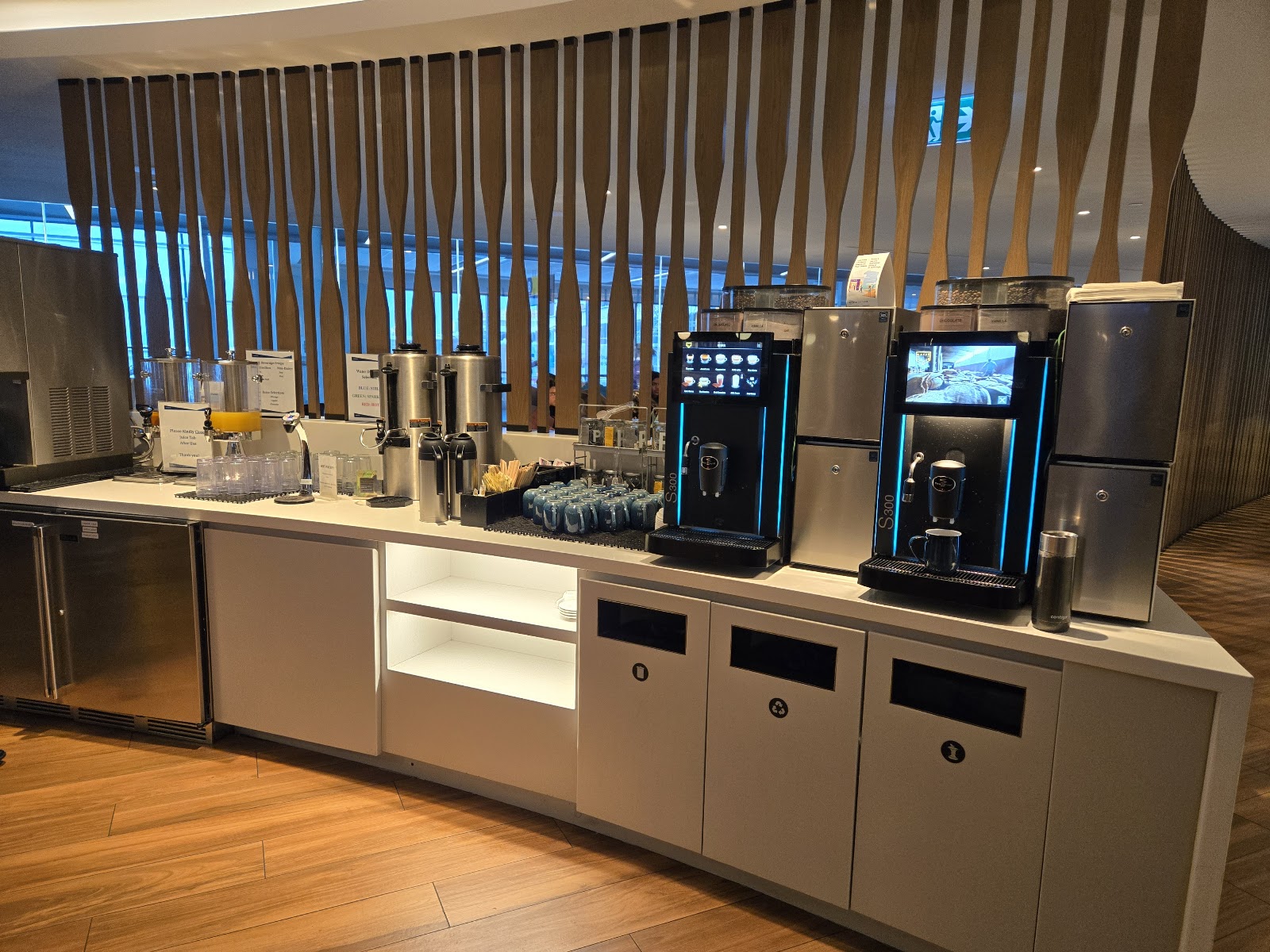 WestJet Elevation Lounge — photo 3 (via Google)