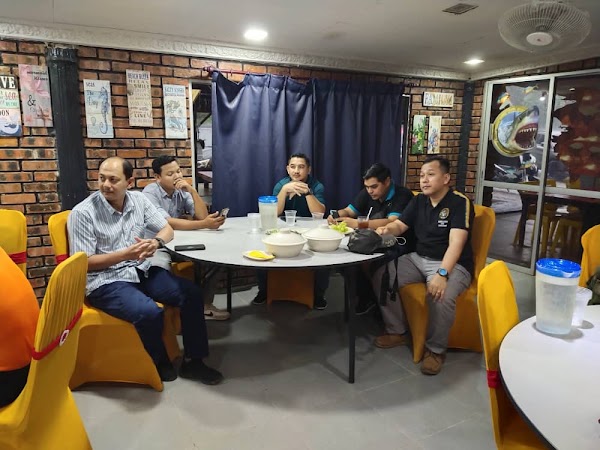 D'Perahu Setiu Seafood