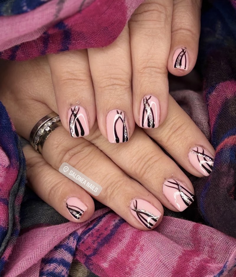 SALONEA nails