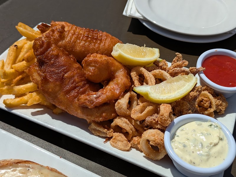 Fresh coastal-inspired dishes paired with house brews