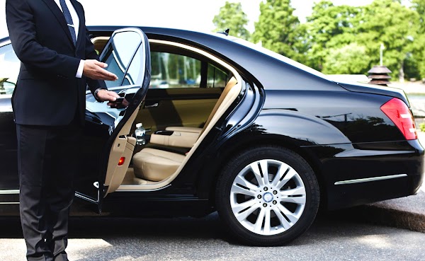 Lux Dryve Executive Car Service portfolio