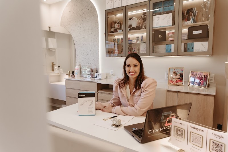 Dra. Tatiana Canavan | Dentista em Resende-RJ | Invisalign | Todos os tipos de Aparelhos | Atendimento adulto e infantil
