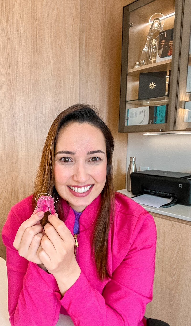 Dra. Tatiana Canavan | Dentista em Resende-RJ | Invisalign | Todos os tipos de Aparelhos | Atendimento adulto e infantil - foto 4