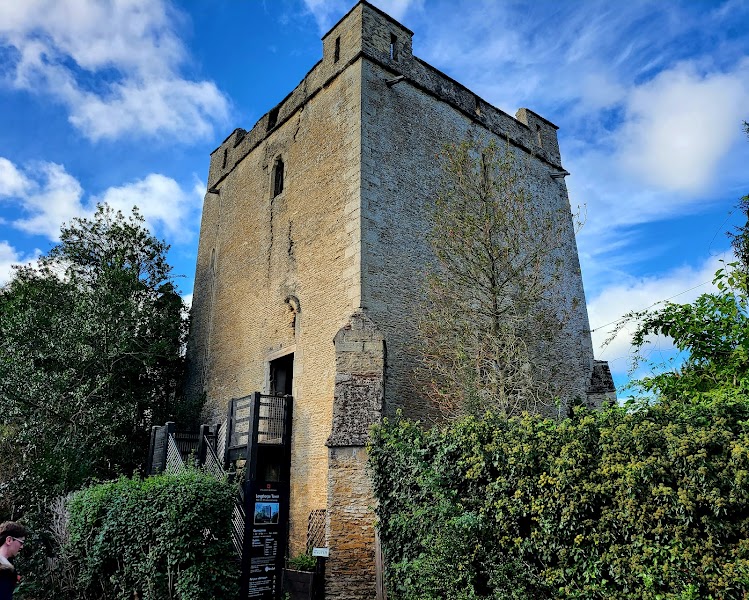 Longthorpe Tower