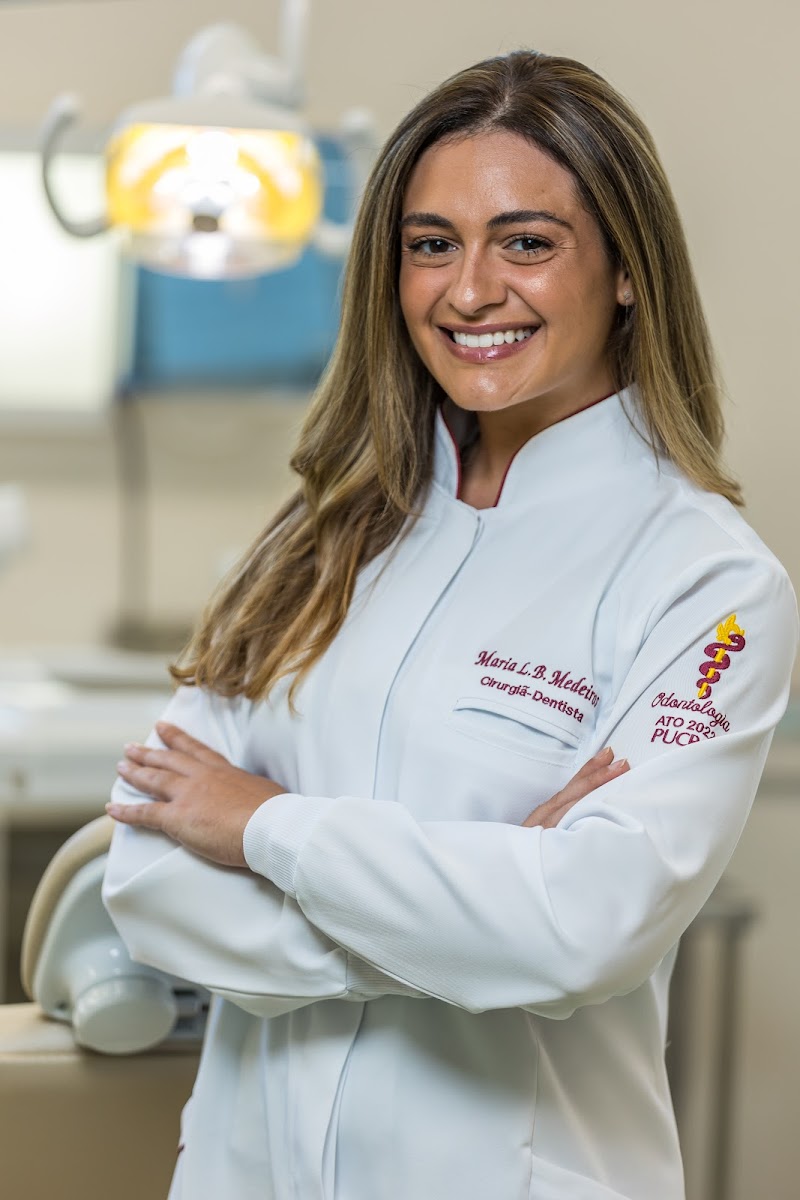 Dra Maria Laura Medeiros | Dentista | Sisos | Implantes | Bruxismo | Laserterapia | Rio Tavares
