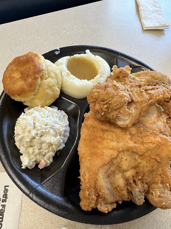 LEE'S FAMOUS RECIPE exterior