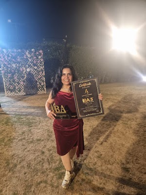 Dr. Usha M Kumar-Best Gynaecologist in Delhi, Gynecologist in Max Hospital, Gynae Laparoscopic Surgeon - Image 2