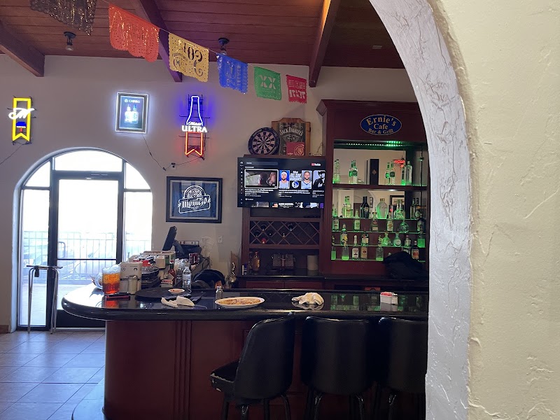 Ernie's Cafe Bar & Grill photo 4