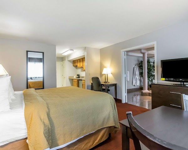 Photo by Quality Inn & Suites University/Airport