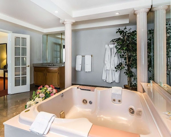 Photo by Quality Inn & Suites University/Airport