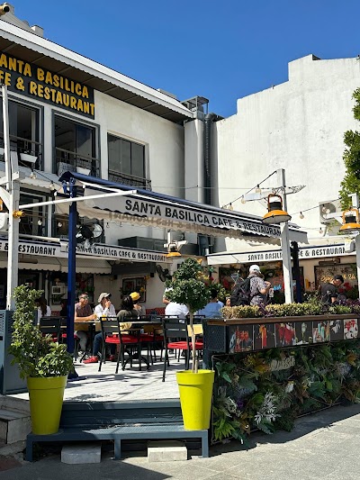 Santa Basilica Cafe & Restaurant - Restoran
