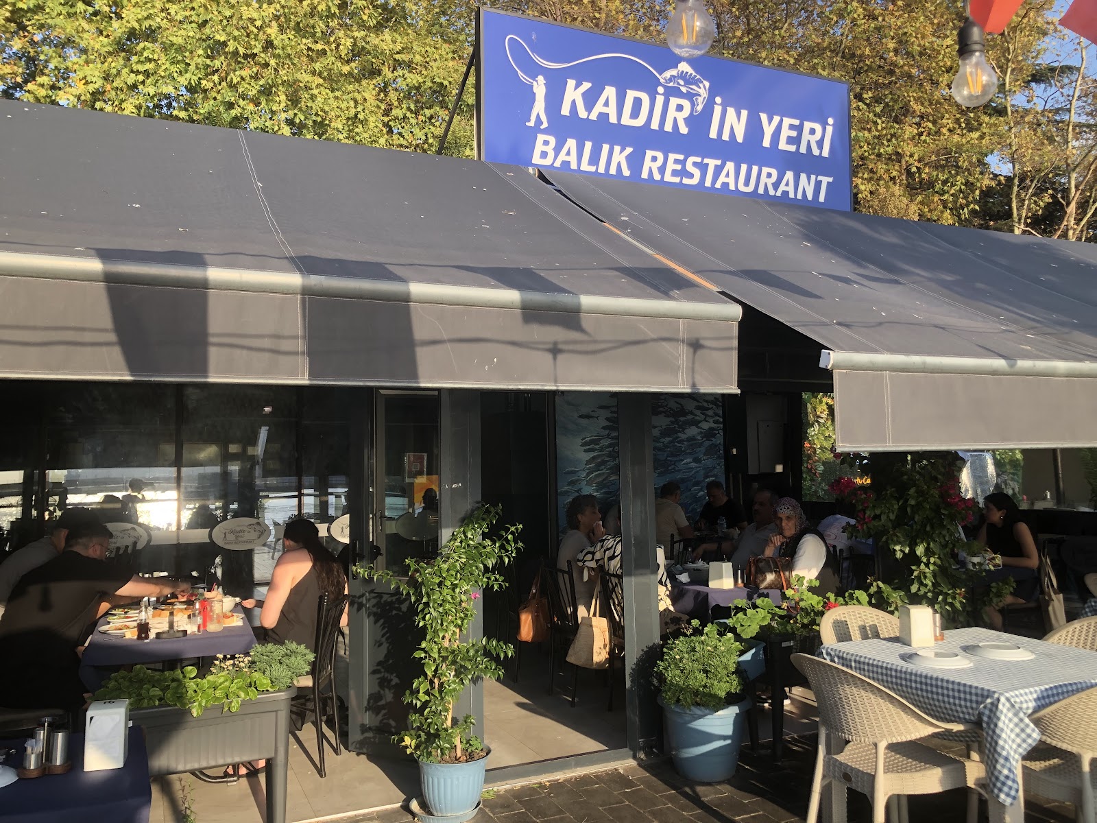 Kadir'in Yeri Balık Restoranı mekanı