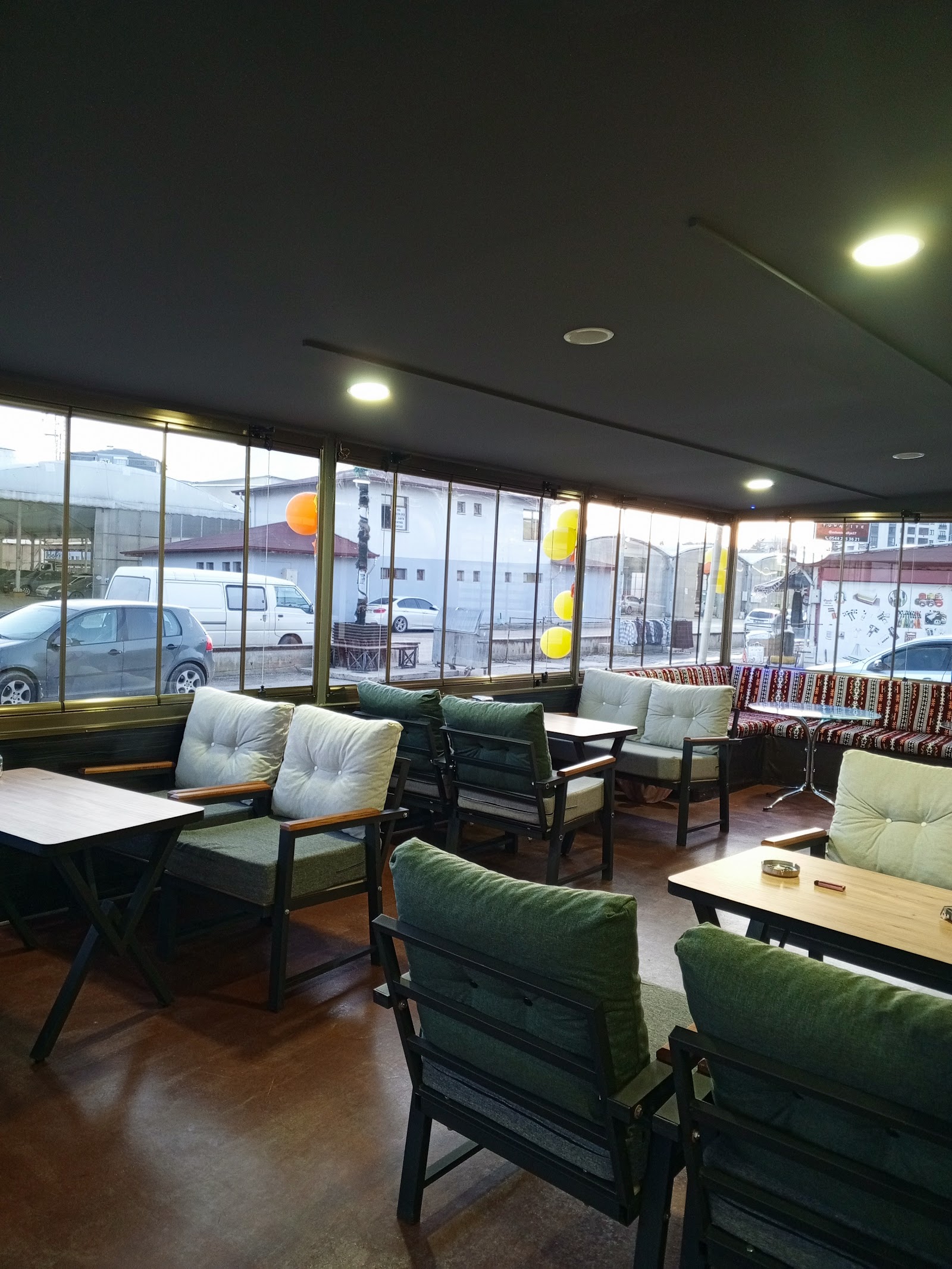 DUMANALTI NARGİLE CAFE mekanı