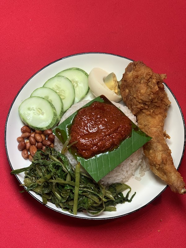 Nasi Lemak Kukus Warisan Emak - Photo 1