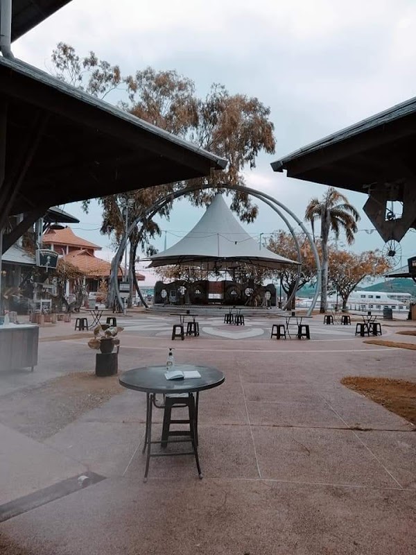 Larwoot Cafe ( Lumut, Perak )