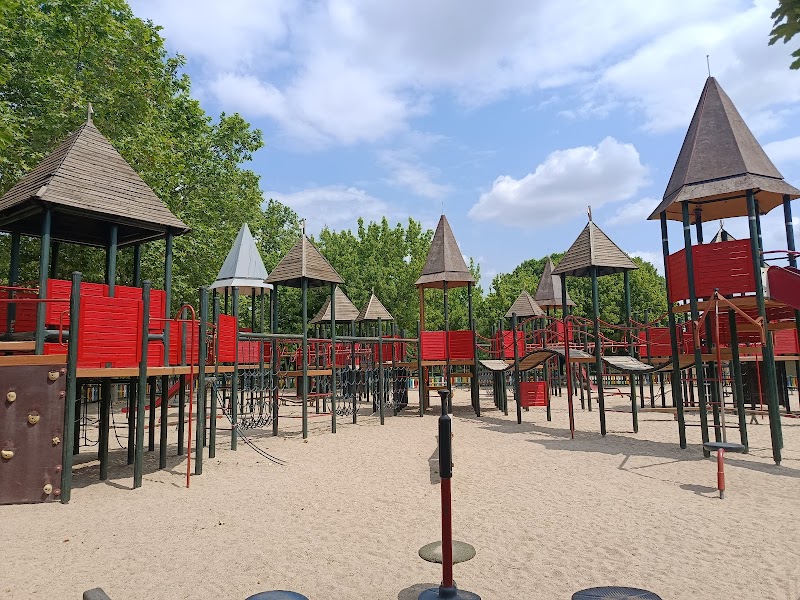 Parque Infantil de las Doce Torres