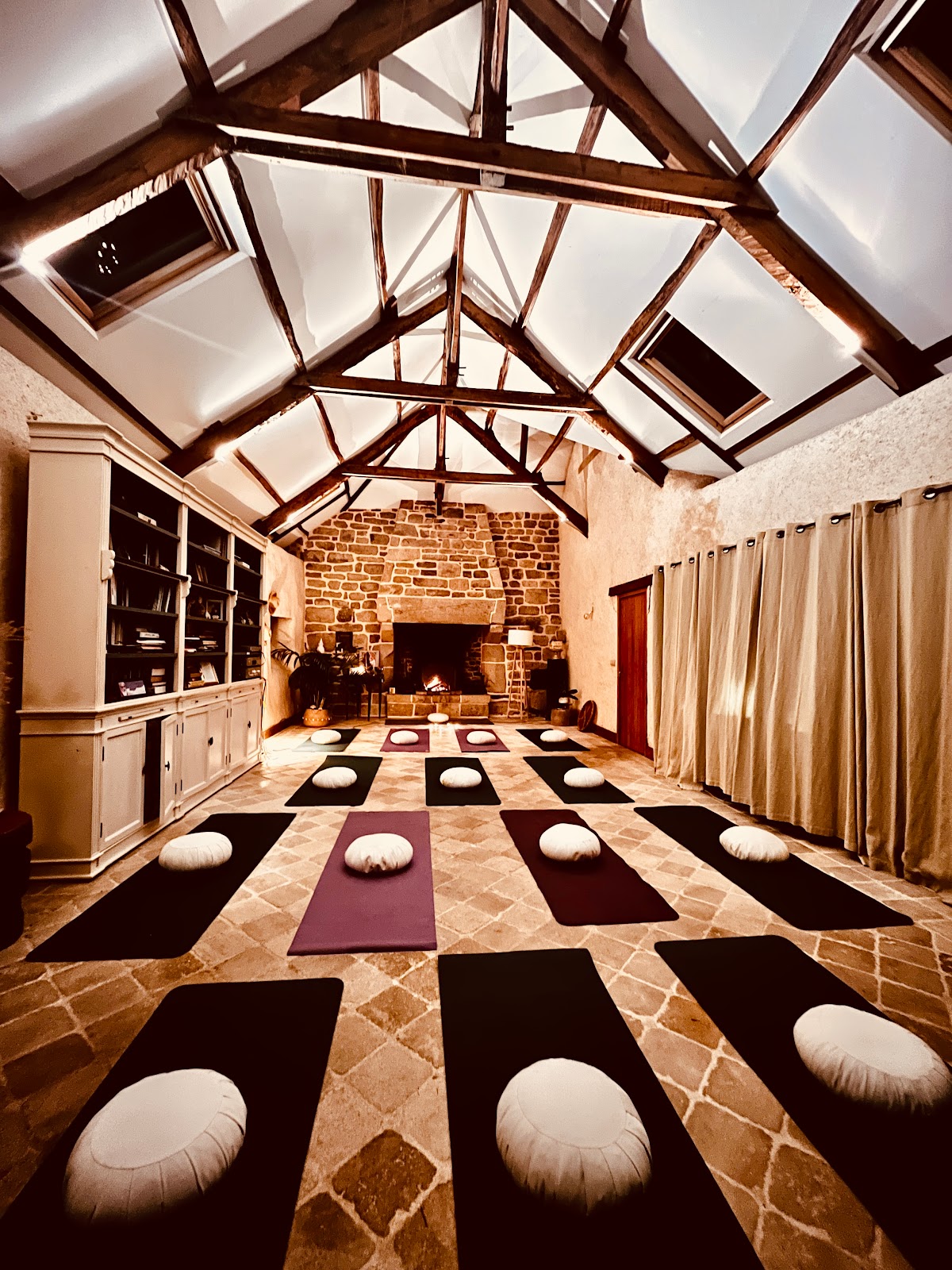 Yoga School Bretagne - Training Au Professeur De Yoga Center Védique