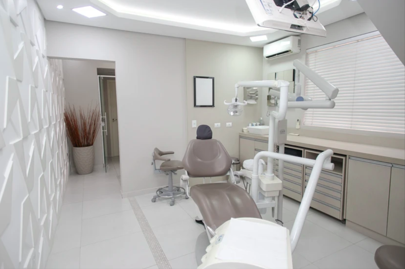 MA Implantodontia - Prof. Dr. Marco Aurélio - Implante de Dente em Curitiba - foto 4