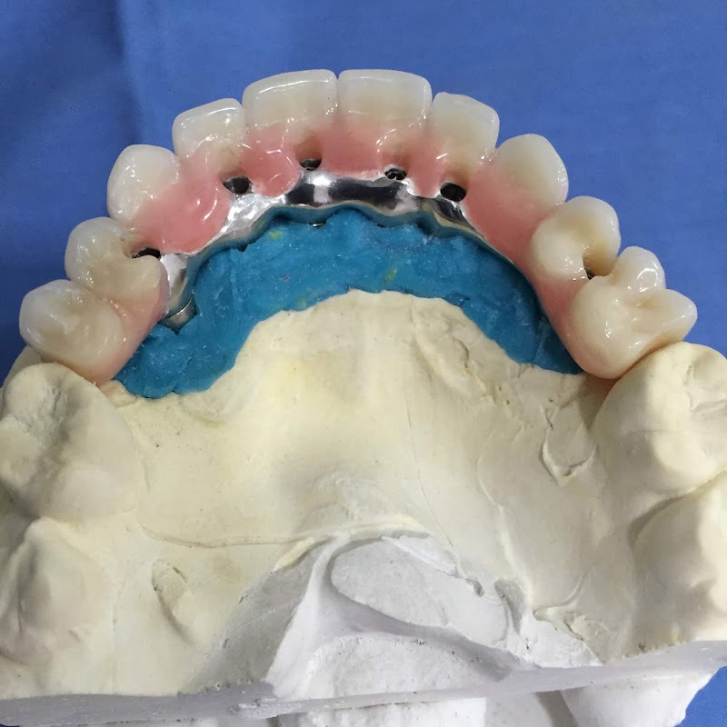 MA Implantodontia - Prof. Dr. Marco Aurélio - Implante de Dente em Curitiba - foto 3