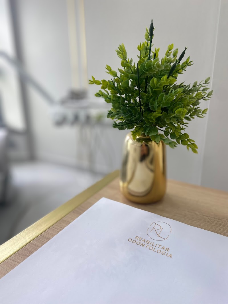 Dra. Raquel Burla - Reabilitar Odontologia - foto 2