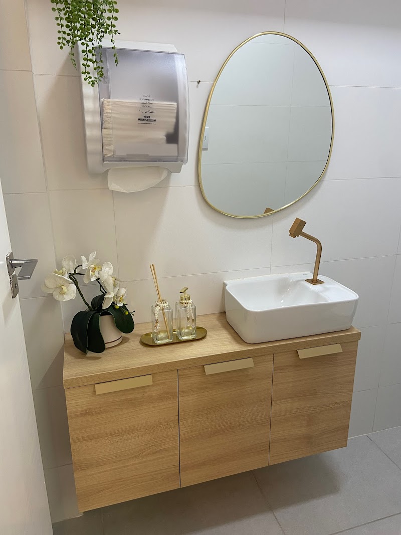 Dra. Raquel Burla - Reabilitar Odontologia - foto 4