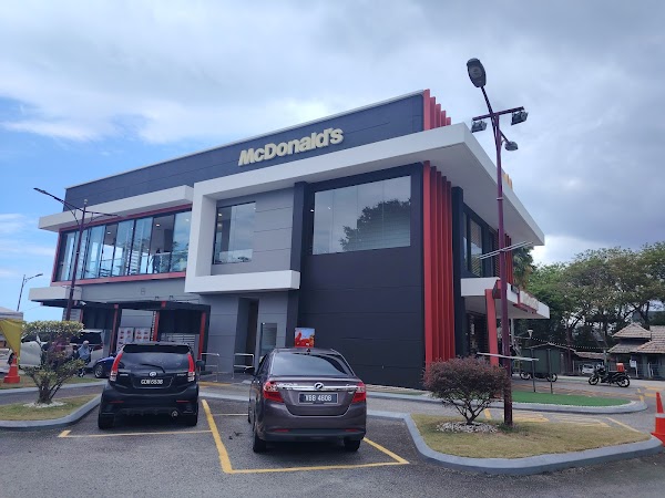 McDonald's Kuantan Riverfront DT