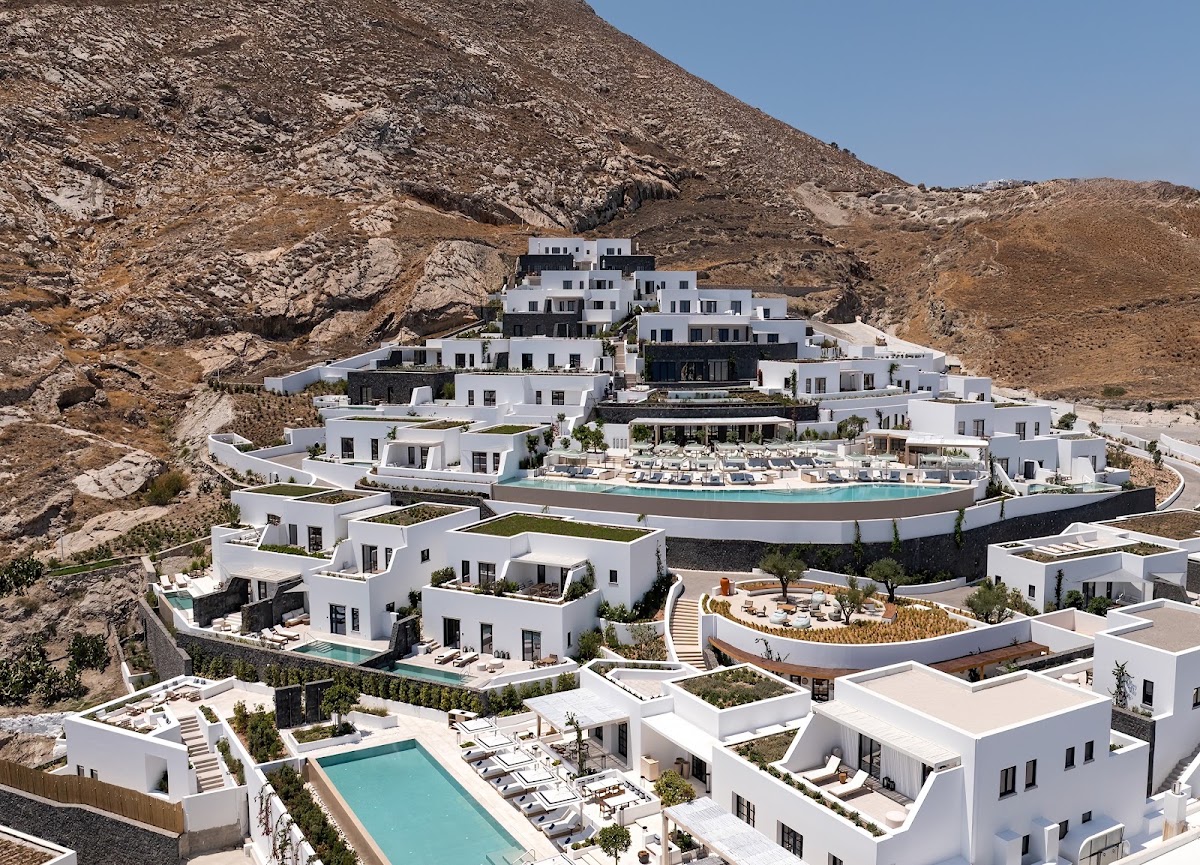 Sandblu Santorini, LXR Hotels & Resorts, dog-friendly hotel, photo 3