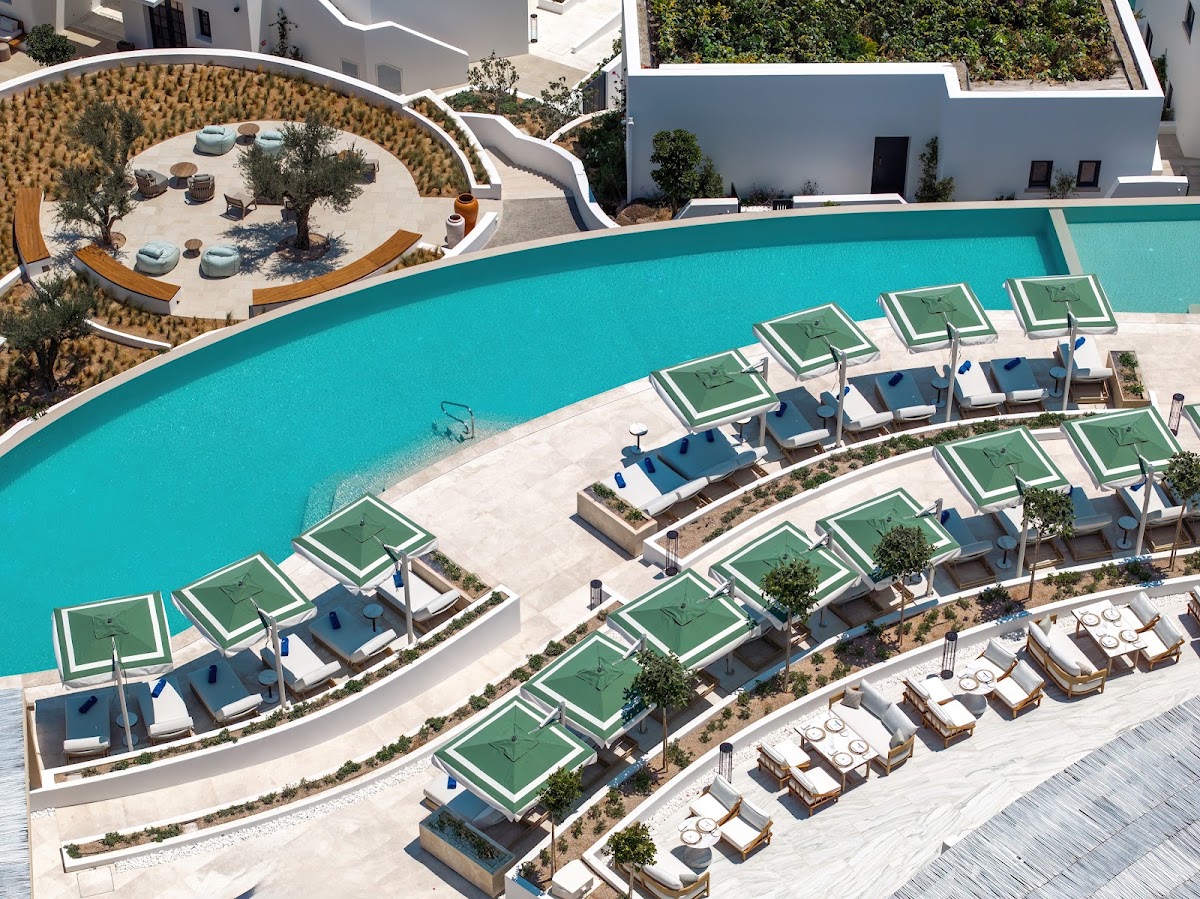 Sandblu Santorini, LXR Hotels & Resorts, dog-friendly hotel, photo 4