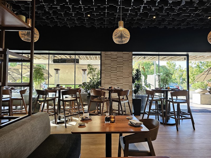 Indoor and outdoor seating options