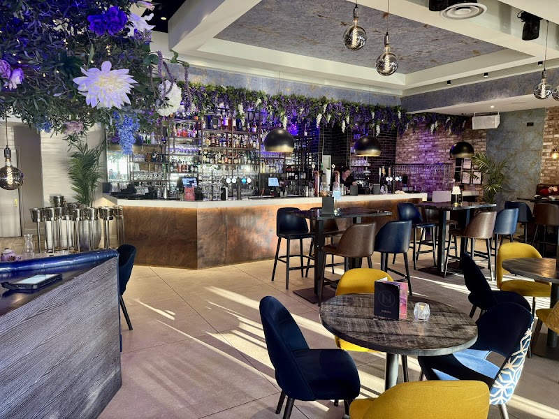 Nicco Restaurant & Bar