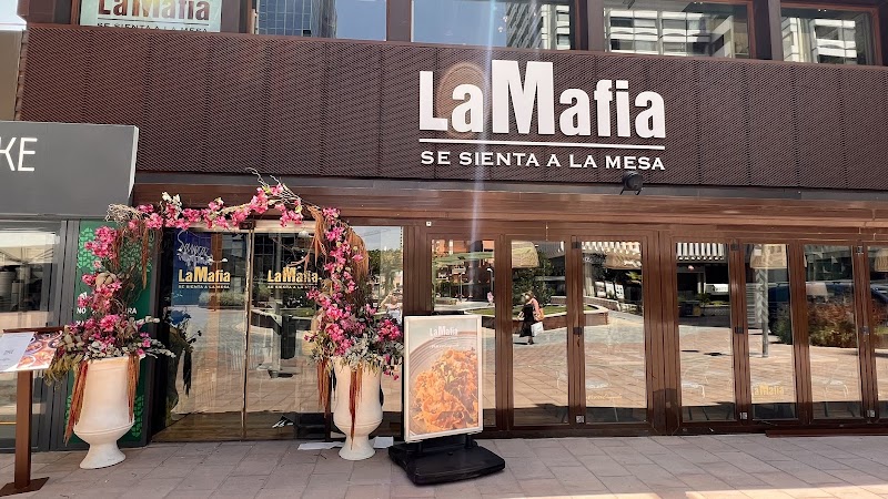 La Mafia Se Sienta A la Mesa