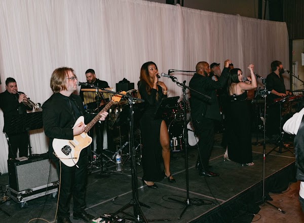 de Bois Entertainment - Wedding Bands Los Angeles, Entertainment Corporate Music — featured vendor