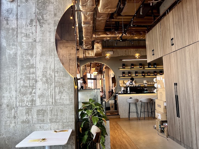 Ellipsis Cafe & Lounge 省略號 (Board Games & All-day Dining)