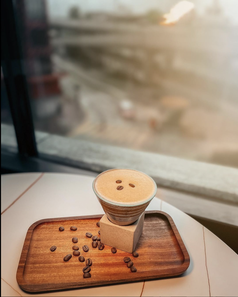 Ellipsis Cafe & Lounge photo 4