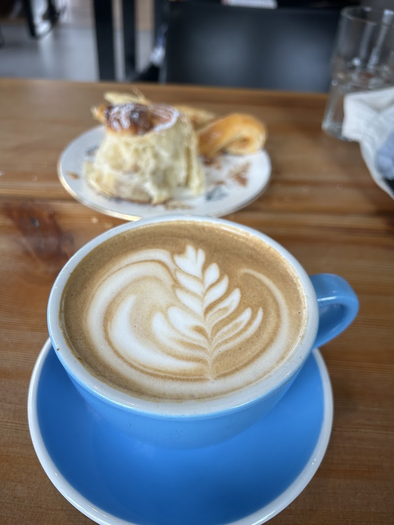 32 Lakes Cafe and Bakery photo 3