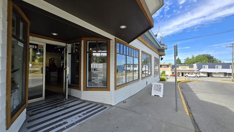 32 Lakes Cafe and Bakery photo 1