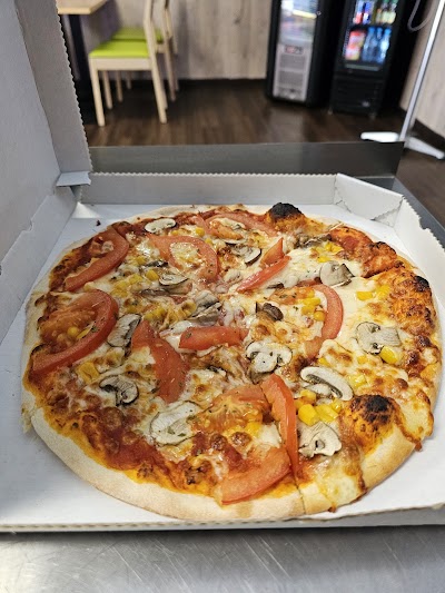 Pizza bei 2Face