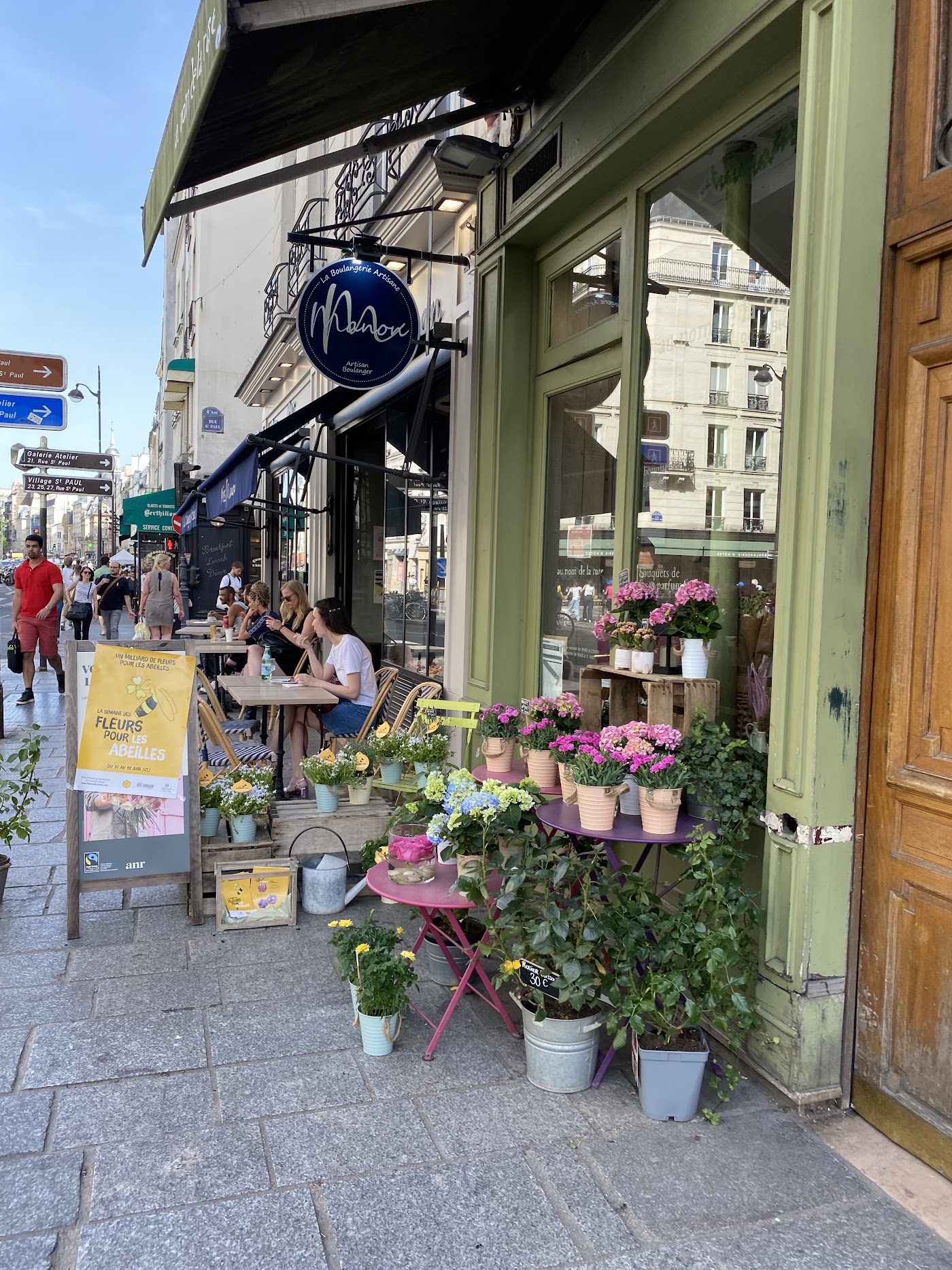 Au Nom De La Rose
