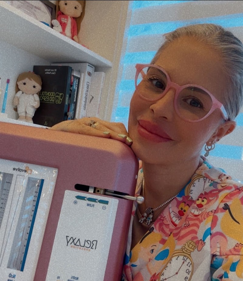 Dra. Marcela Gomes - Dentista