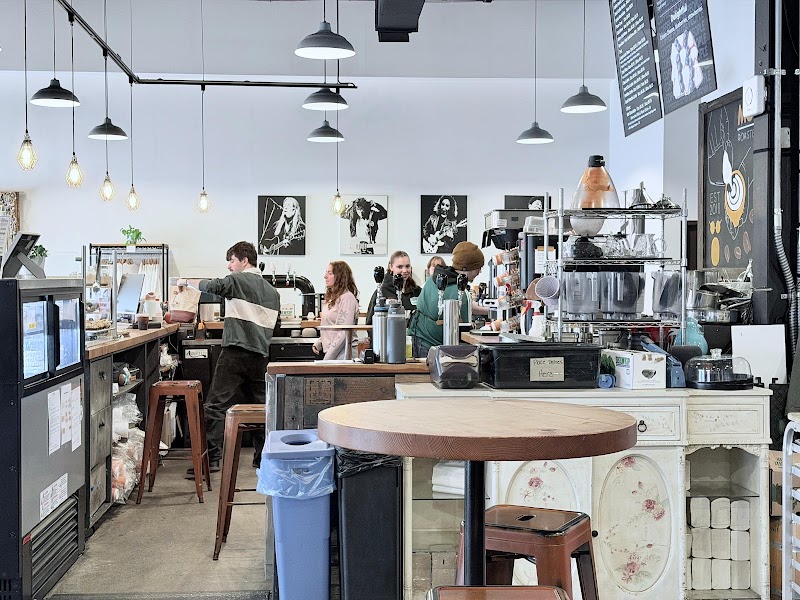 Mongo's Coffee Roastery & Lounge photo 4