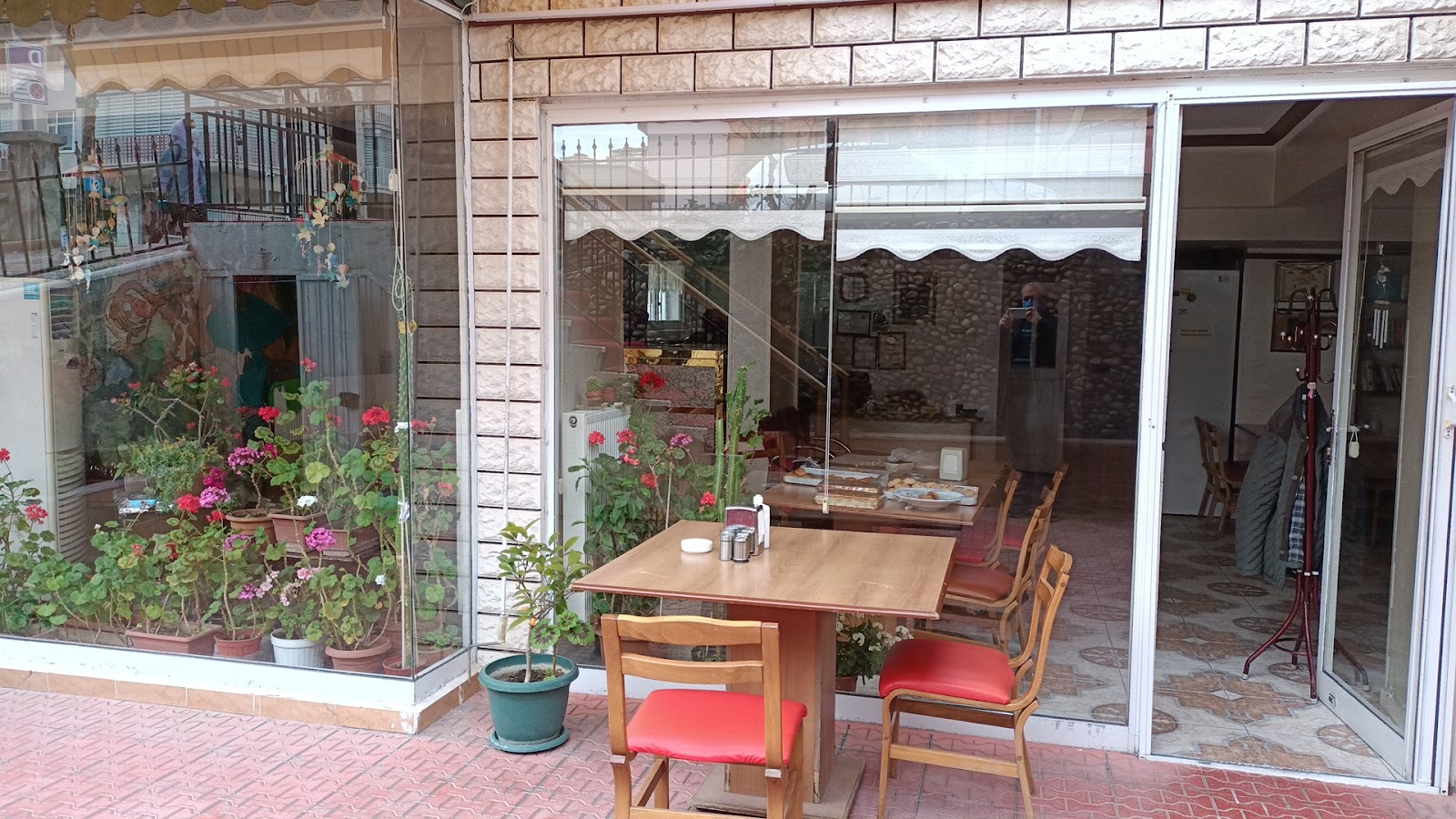 Karın & Bumbar Restaurant Cafe (Veysel Erdem) mekanı